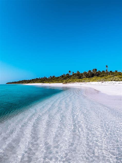 2k Free Download Beach Maldives Tropical Island Coast Clear Sky