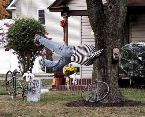 17 Outrageous Halloween Decorations