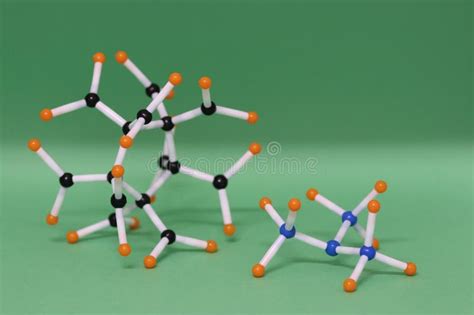 Tres Estructuras Moleculares Sobre Un Fondo Negro Química Biología