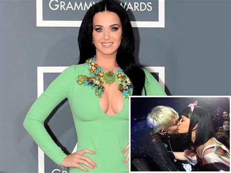 Katy Perry Disses Miley Cyrus Over Kiss Boldsky Com