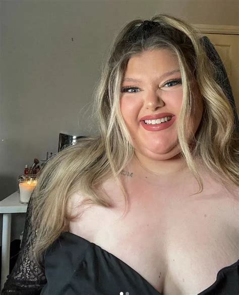 Size Model Defies Fat Shaming Trolls As She Starts Selling Racy