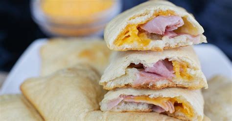 Super Easy Copycat Ham And Cheese Hot Pockets In 2020 Recipes Macro Meals Food