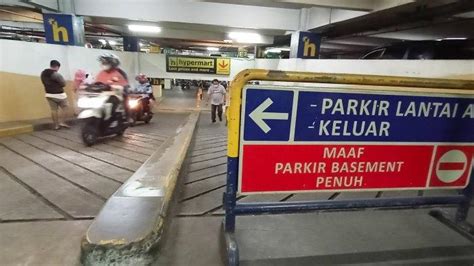 Jelang Psbb Solo Grand Mall Diserbu 8 Ribu Pengunjung Parkir Basement Sempat Ditutup Sementara