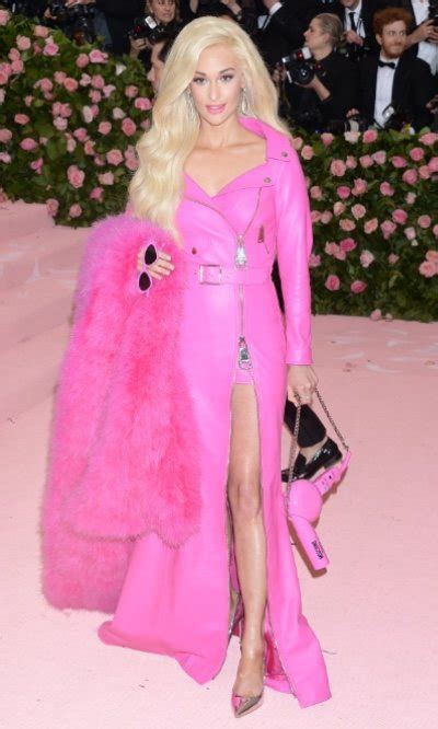 Kacey Musgraves Se Convierte En Una Barbie Looks En Bekia Moda