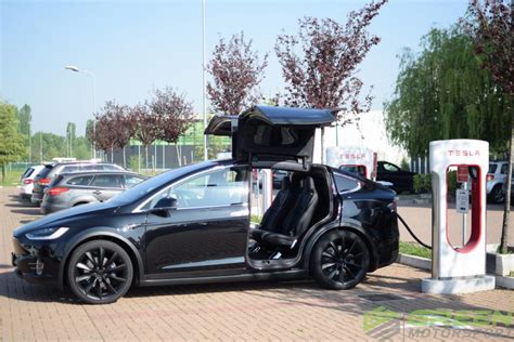 Listino Tesla Model X Quanto Costa Versioni E Prova Su Strada