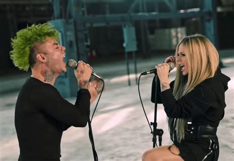 Mod Sun Y Avril Lavigne La Rockean En El Enérgico Video De Flames