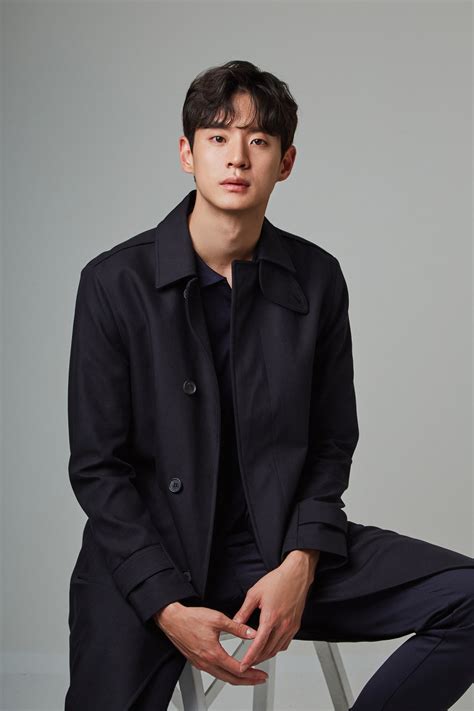 Bintang ‘handsome Tigers Moon Soo In Tandatangani Kontrak Dengan Cube