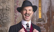 Wapping: How Tom Carradine’s show is simply a good old cockney knees-up ...