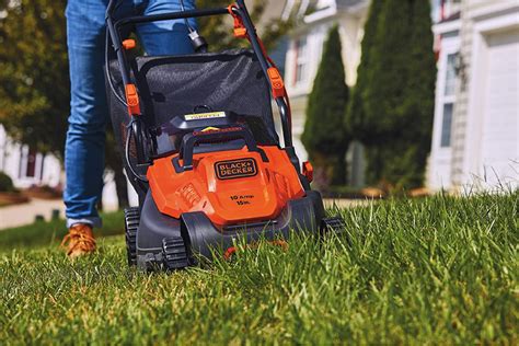 The Best Lawn Mower For Small Yards In 2021 Bob Vila