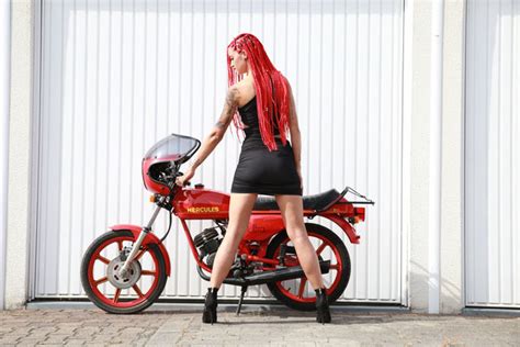 Suchen sie nach kreidler?, die offizielle website ist www.kreidler.com. www.Moped-Garage.net - Lena Dolch