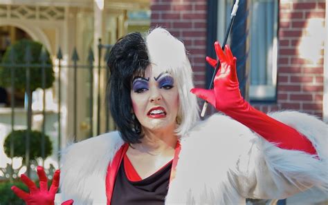 Cruella De Vil On Disneyland Mainstreet A Photo On Flickriver