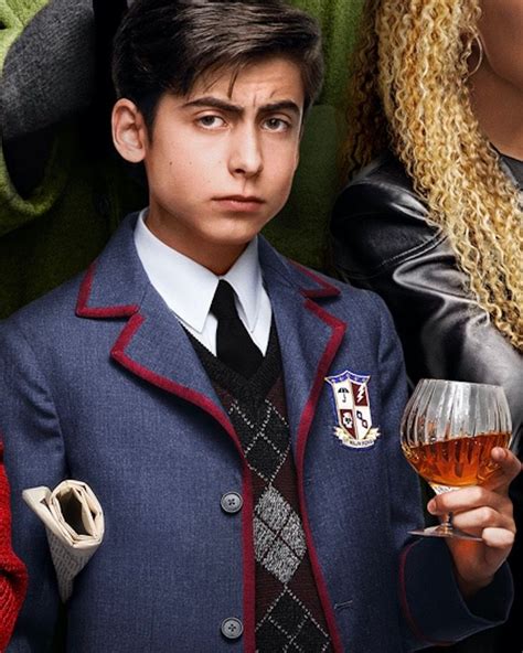 He perfectly captures the character's nuanced morals, rapier wit, and impulsive aidan gallagher girlfriend. Aidan Gallagher - IMDb (con imágenes) | Chicos guapos ...