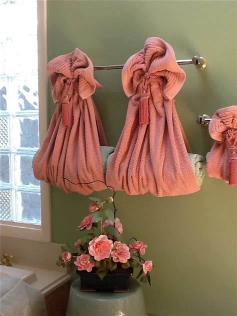 Bathroom towel decorating ideas inspired2ttransform decorating. Decorative towels for the bathroom | Bathroom towel decor ...