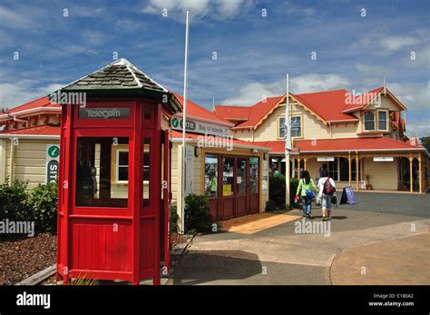 Tourist Information And Tour Booking Building On Foreshore Paihia Bay