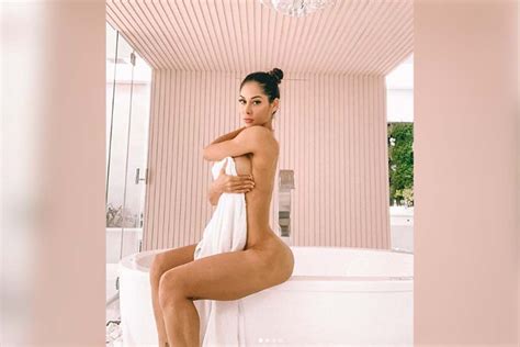 Mayra Cardi Posa Nua Em Banheiro Da Mans O Muitas Contas Para Pagar