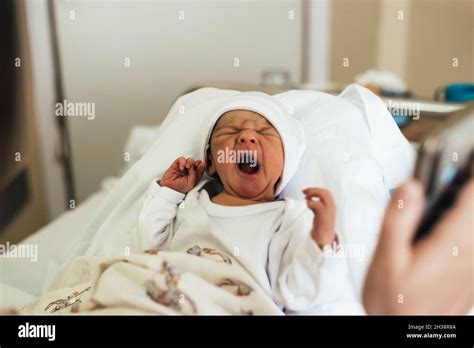 Newborn Hospital Crying Hi Res Stock Photography And Images Alamy