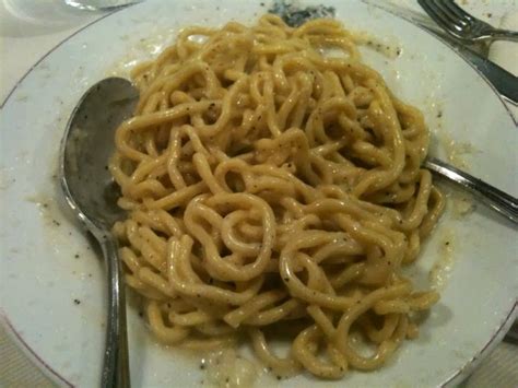 I tonnarelli cacio e pepe sono il simbolo della gastronomia tradizionale romanesca, nei suoi sapori l'origine povera e pastorizia. Tonnarelli Cacio e Pepe: la ricetta infallibile con il ...