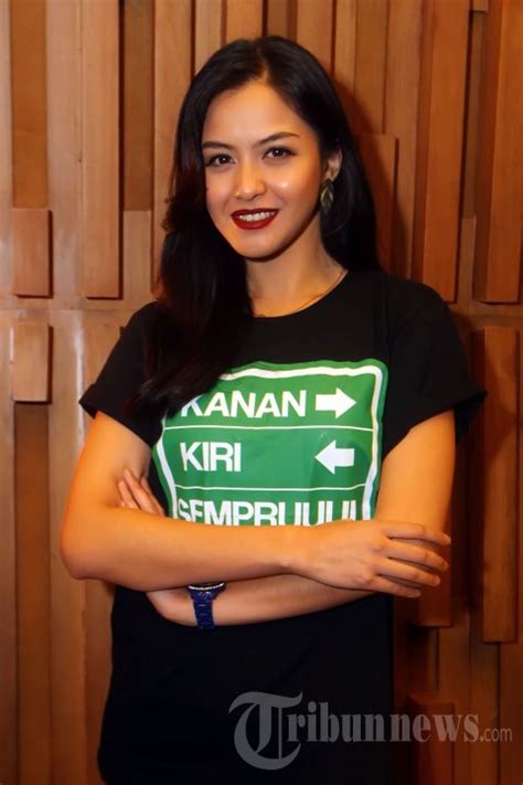 (deki prayoga/bintang.com) fimela.com, jakarta sejak hamil anak pertama hasil dari pernikahannya dengan rendy aditya, revalina s temat sudah mulai mengurangi aktivitasnya di dunia hiburan. Revalina S Temat, Foto 1 #1211101 - Tribunnews.com