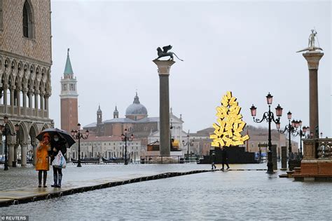 Venice Floods Again St Mark S Square Is Swamped As Officials Warn Of