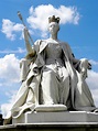 Queen Victoria statue, Kensington Palace - Luísa do Reino Unido ...