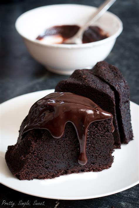 Let's face it, a nice creamy chocolate cake does a lot of good for a lot of people. Red Wine Chocolate Cake | Pretty. Simple. Sweet.
