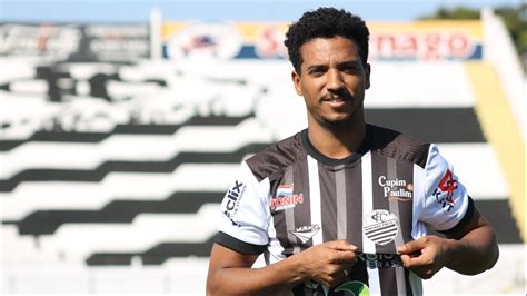 Algoz Na Série A3 Lateral Willian é Apresentado No Comercial Jogador