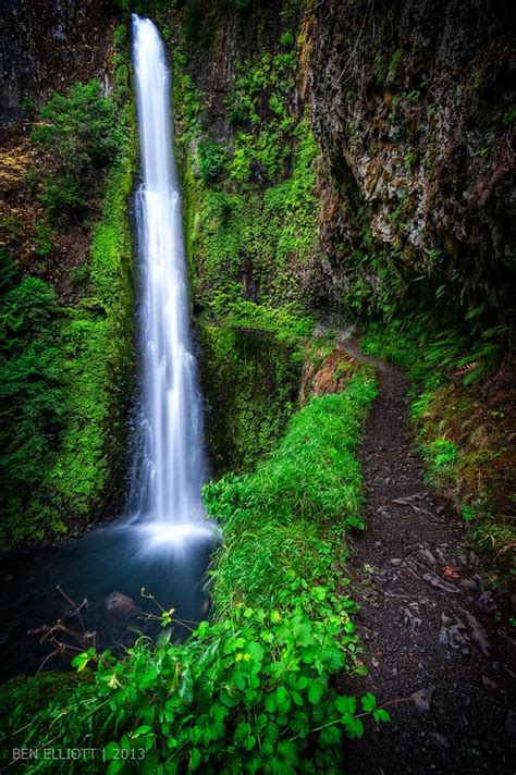 Tunnel Falls On Eagle Creek Trail Oregon