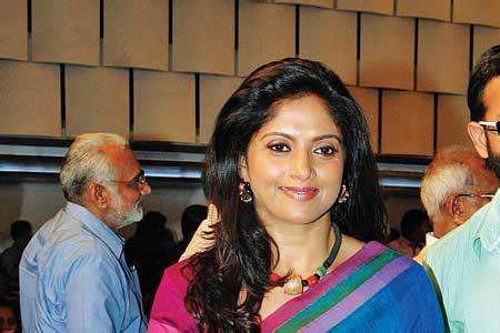 Now for the first time she has posted pics with her mother and father who have just given proof from where she inherited her good looks. Nadhiya Moidu: Nadhiya to play Mahesh Babu's sister ...