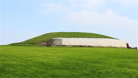Newgrange Prehistoric Monument In County Meath Ireland Youtube