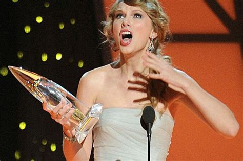 44 Photos Of Taylor Swifts Surprised Face Photos Of Taylor Swift Surprise Face Taylor Swift