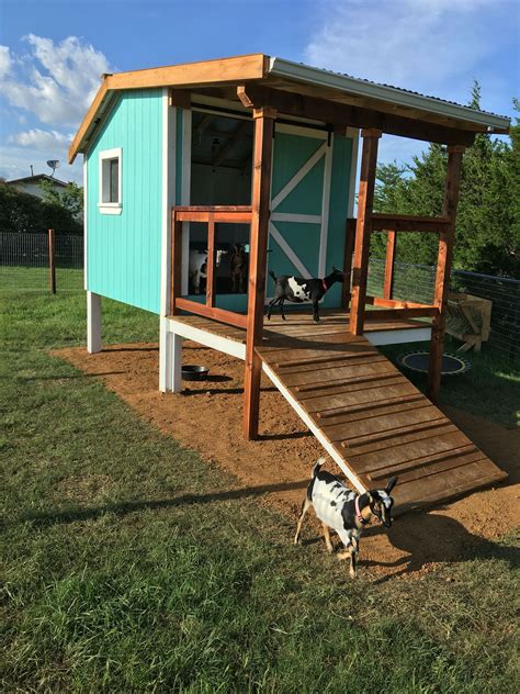 Pin By Melissa Briles On Country Living Goat House Goat Barn Goat