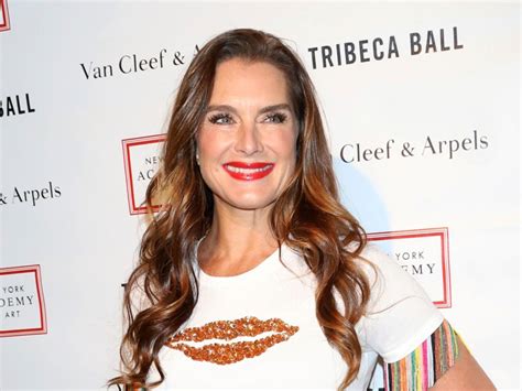 Brooke Shields Daughter Wore Her Moms Vintage Golden Globes Gown To Prom