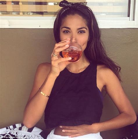 Home And Away Star Pia Miller Flaunts Torso As She Enjoys Rosé In Instagram Snap Daily Mail Online