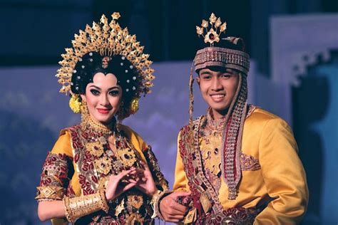 Referensi Baju Pernikahan Adat Makassar Yang Elegan Dan Mewah Meenikahcom