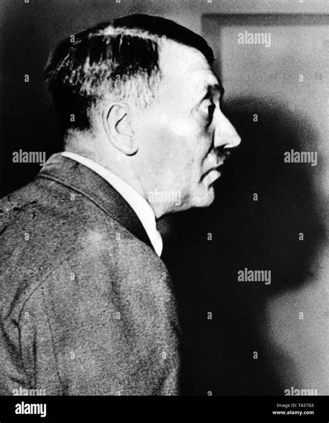 Retrato De Perfil De Adolf Hitler Poco Después Del Fallido Intento De Asesinato Del 20 De Julio