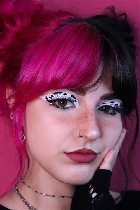 Hooded Eye Cowprint Make Up Instagram Peachushi Pink Split Dye