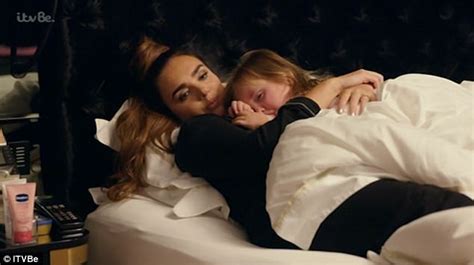 Tamara Ecclestone Divides Viewers As She Breastfeeds On Tv Daily Mail Online