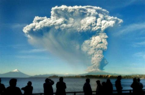 En Images Limpressionnante éruption Du Volcan Calbuco Au Chili Sud