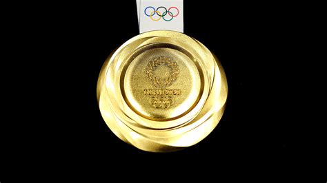 64 มหกรรมกีฬาโอลิมปิก โตเกียว 2020 ที่กรุงโตเกียว ประเทศญี่ปุ่น เข้าสู่การชิงเหรียญเป็นวันที่ 3 ของการแข่งขัน มีชิงทั้งหมด 21 เหรียญทอง. เคาต์ดาวน์โอลิมปิก ญี่ปุ่นเปิดตัวเหรียญ "โตเกียวเกมส์ 2020"