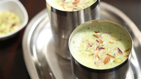 How To Make Masala Milk Best Masala Doodh Recipe Ruchi