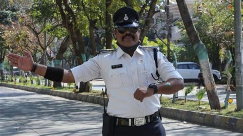 Traffic Police Hand Signals Traffic Police Officers Make These 10 Hand