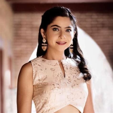 Grand Masti Actress Sonalee Kulkarnis Father Attacked With A Knife At