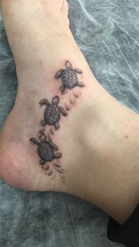 12 Sea Turtle Baby With Mom Drawing Turtle Tattoo Sea Tattoos