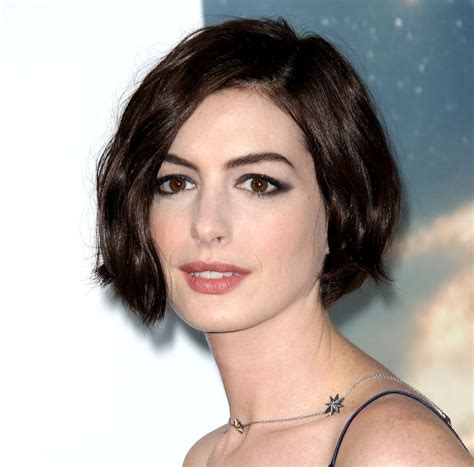Anne Hathaway Hairstyles Celebrity Short Hair Chin Length Hair