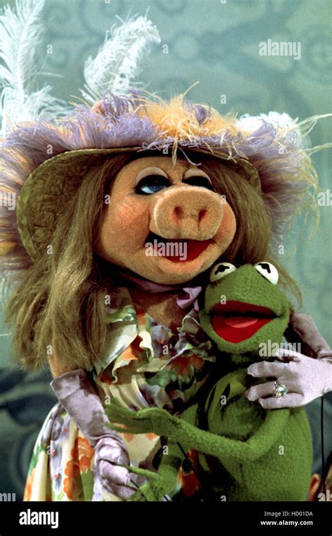 Muppet Show Miss Piggy Kermit The Frog 1976 1981 Stock Photo Alamy