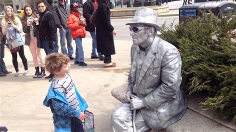 Living Statue Prank In Chicago Youtube