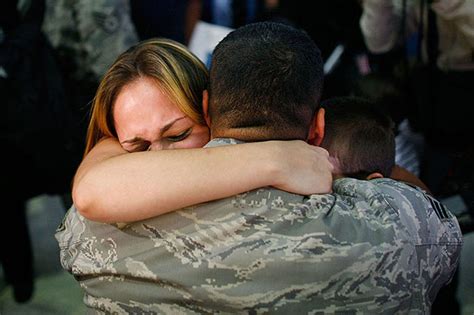 23 Heartwarming Photos Of Soldiers Being Reunited With Their Families Others