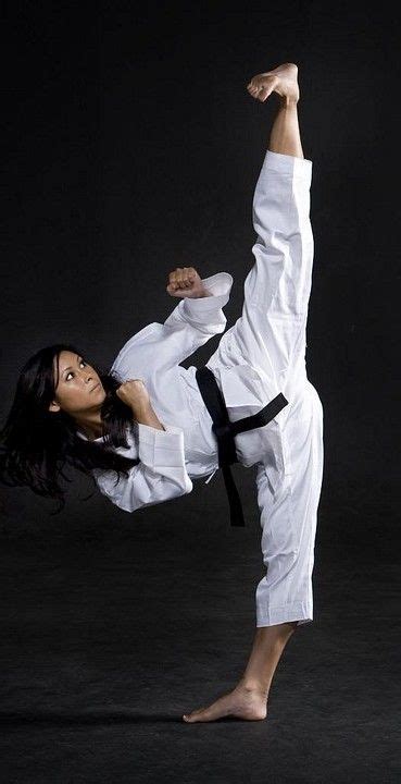 Pin By Ivanov Vivas On Martial Arts Women Karate Martial Arts Women Female Martial Artists