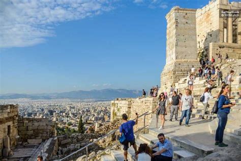 Atene Tour Di Gruppo A Piedi Dell Acropoli Con Una Guida Francese Getyourguide