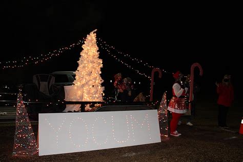 Christmas Parade Draws Out Lots Of Local Residents El Dorado News